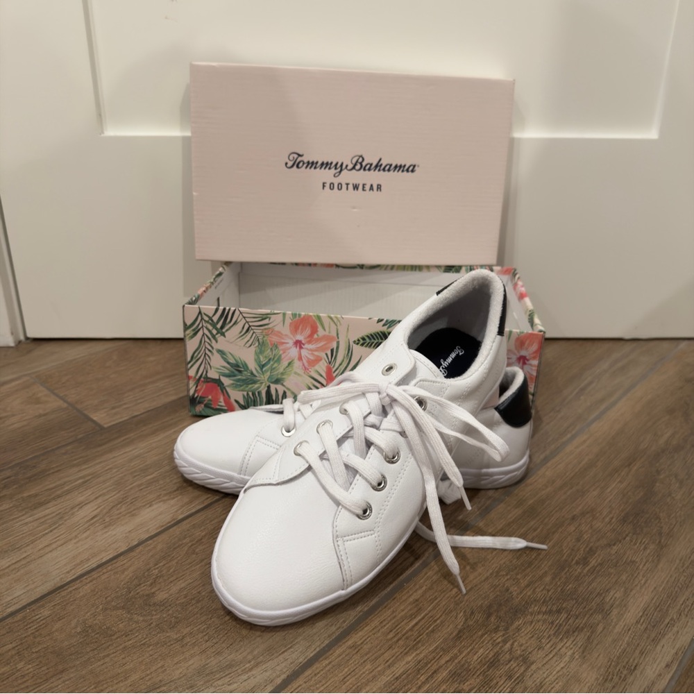 NWT Tommy Bahama Women's Leather Sneakers